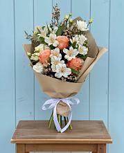 Букет цветов из:  Альстромерии, Лизиантусы, Розы и Хризантемы в Верх-Туле