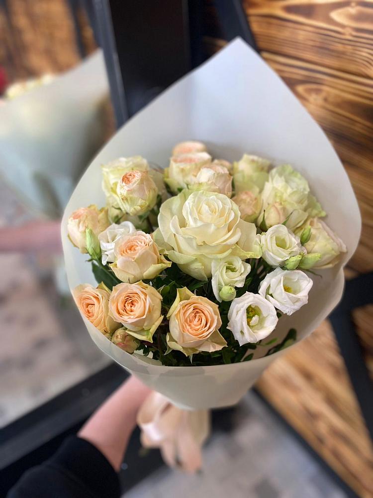 Букет цветов из: Розы и Лизиантусы в Верх-Туле